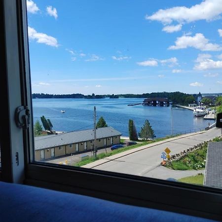 Stonewater Manor B&B Gananoque Esterno foto