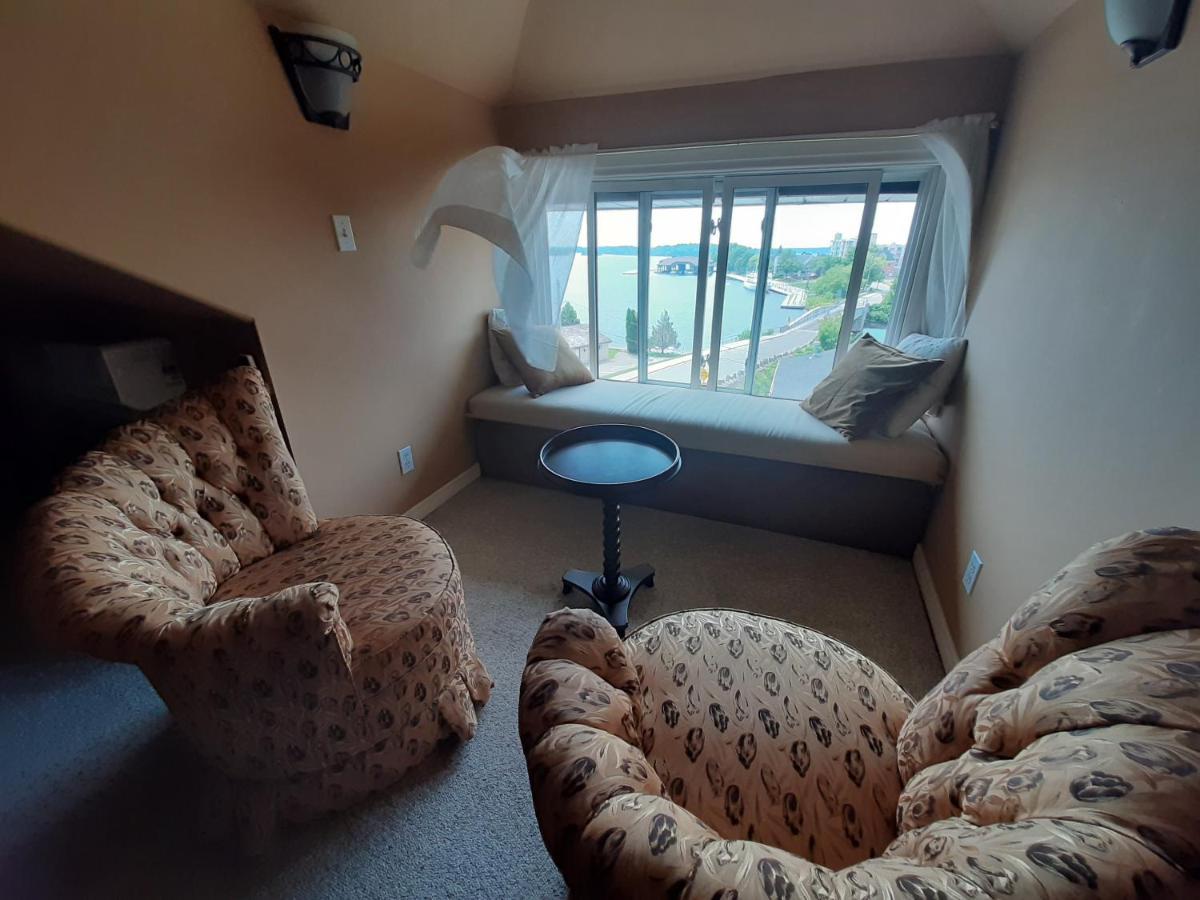 Stonewater Manor B&B Gananoque Esterno foto