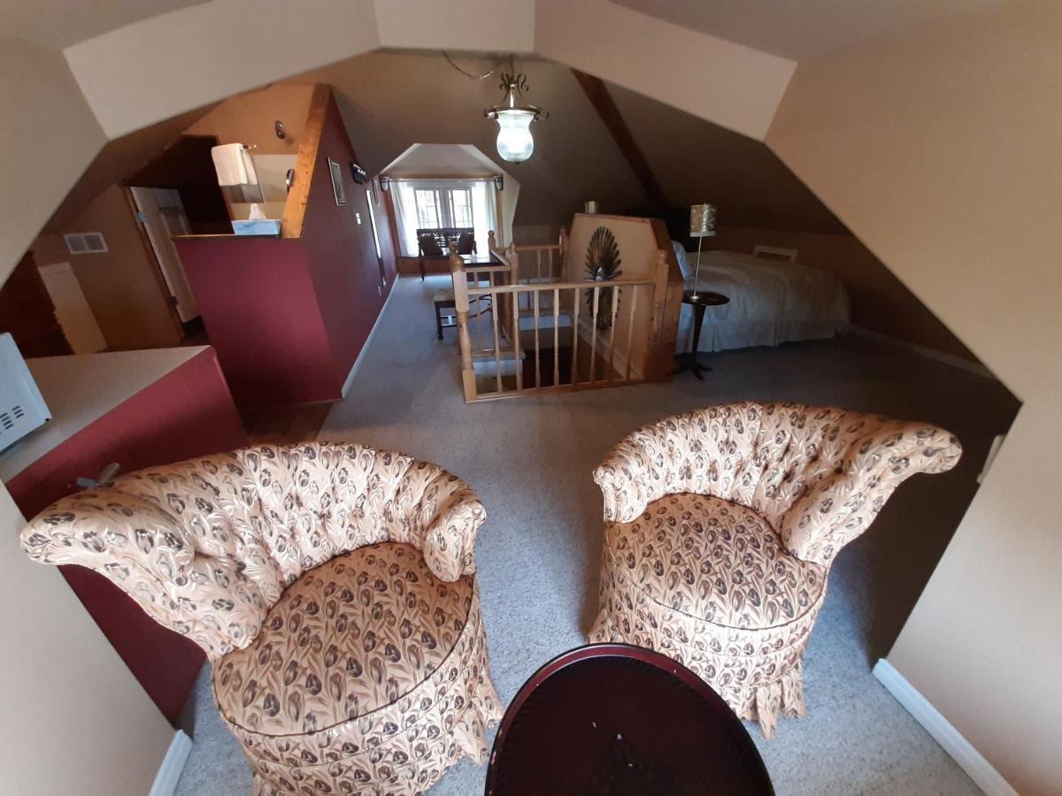 Stonewater Manor B&B Gananoque Esterno foto
