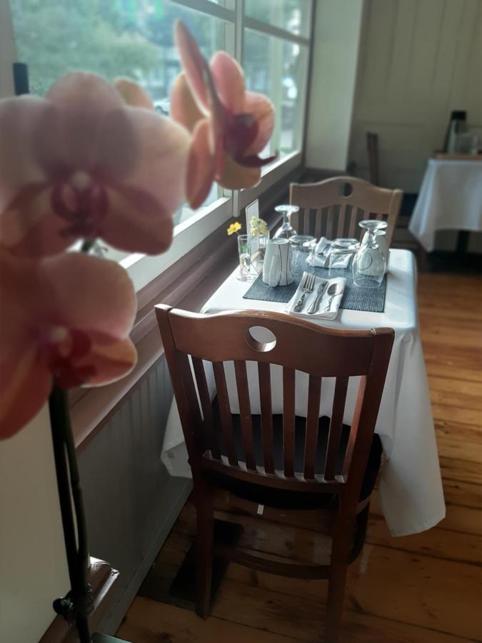 Stonewater Manor B&B Gananoque Esterno foto