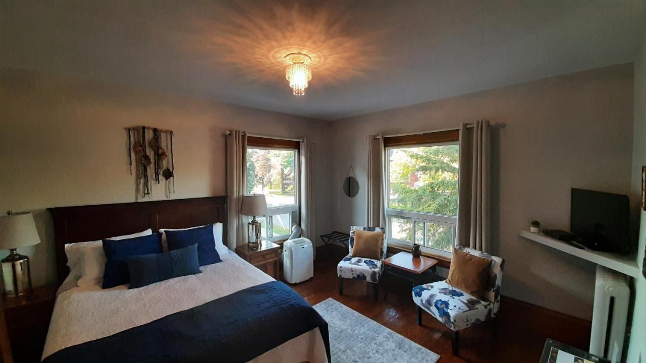 Stonewater Manor B&B Gananoque Esterno foto