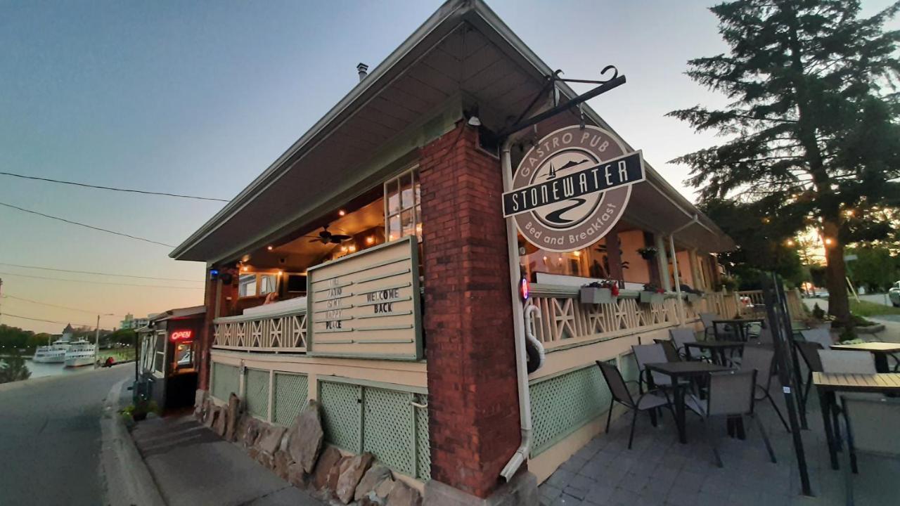 Stonewater Manor B&B Gananoque Esterno foto