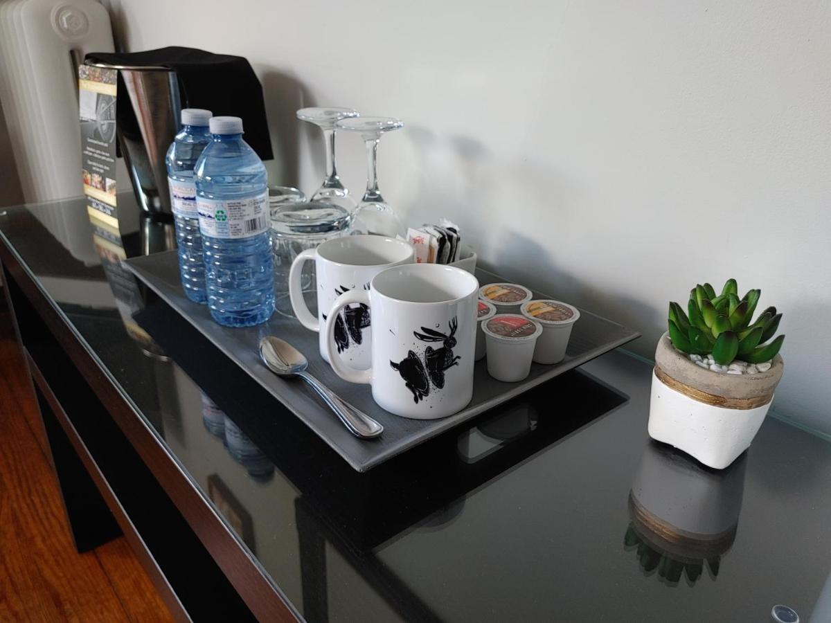 Stonewater Manor B&B Gananoque Esterno foto
