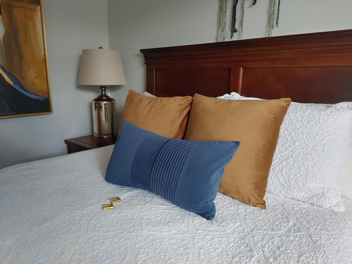 Stonewater Manor B&B Gananoque Esterno foto