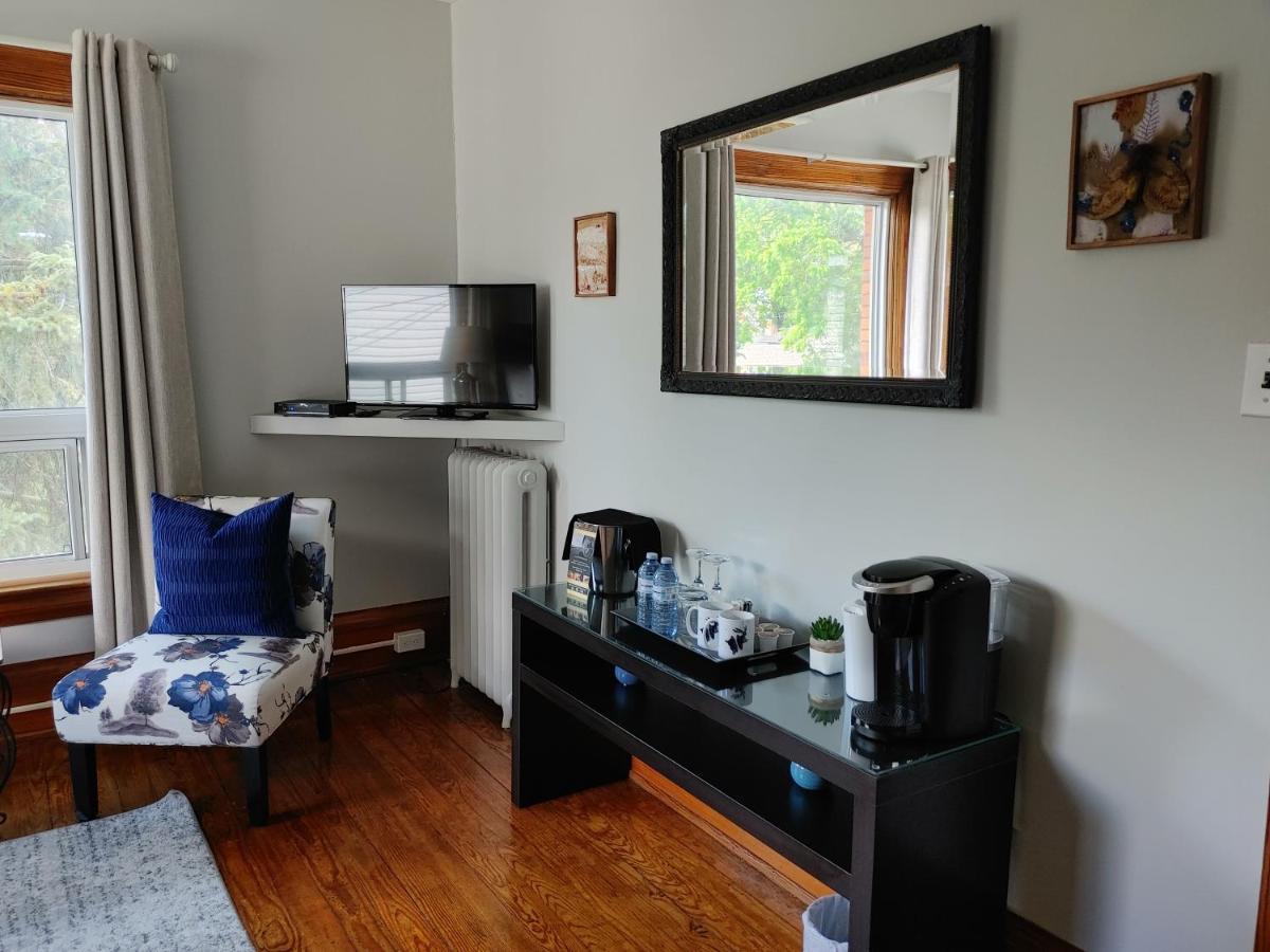 Stonewater Manor B&B Gananoque Esterno foto