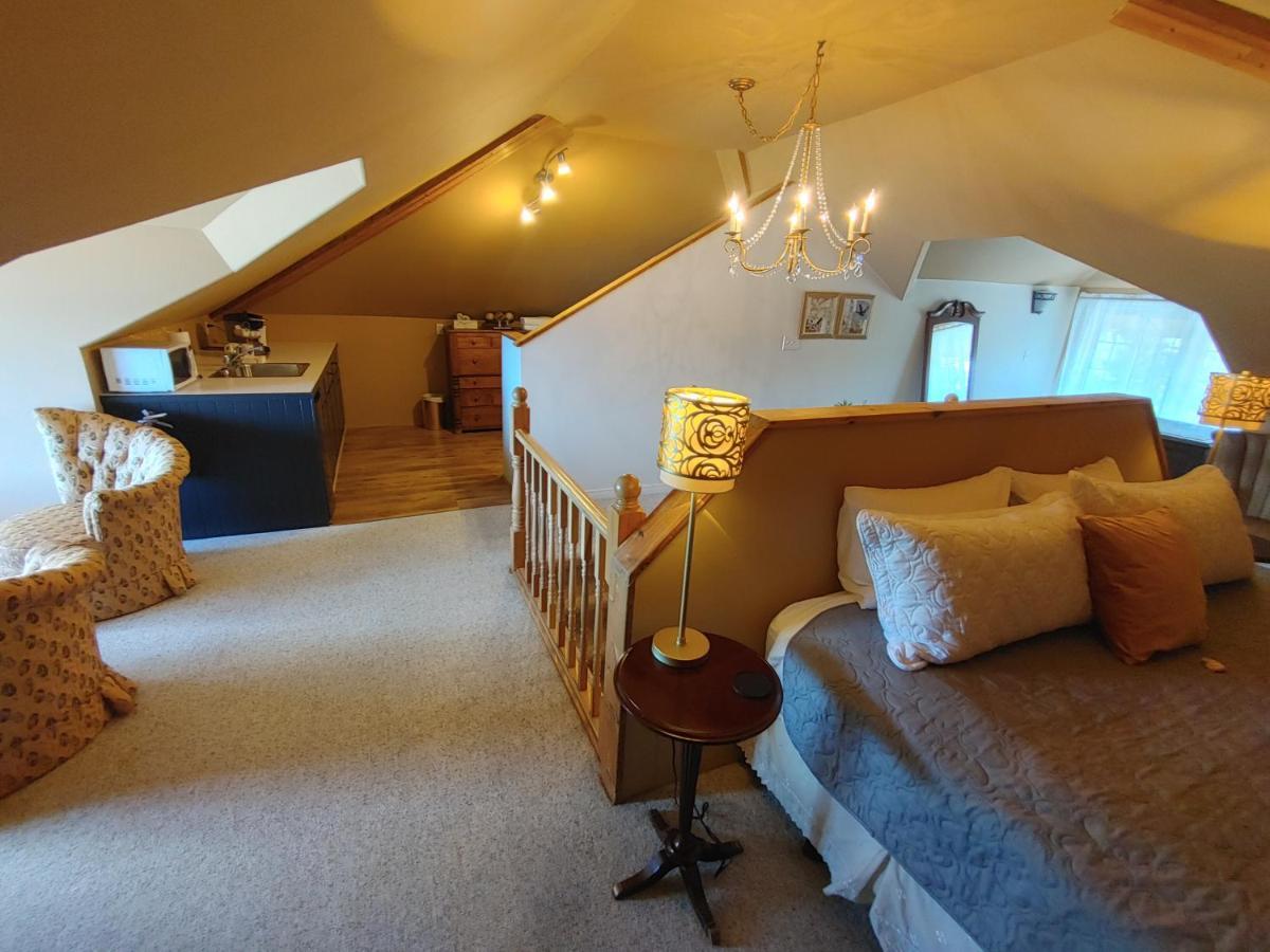 Stonewater Manor B&B Gananoque Esterno foto