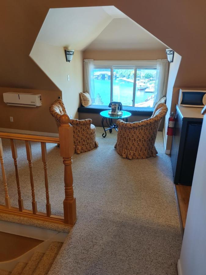 Stonewater Manor B&B Gananoque Esterno foto