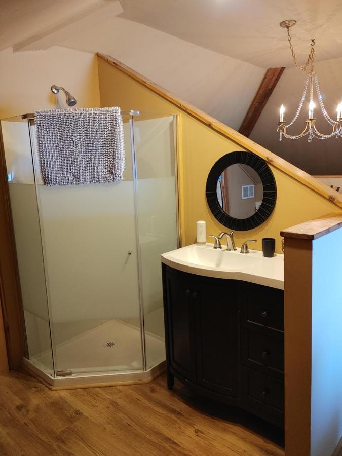 Stonewater Manor B&B Gananoque Esterno foto