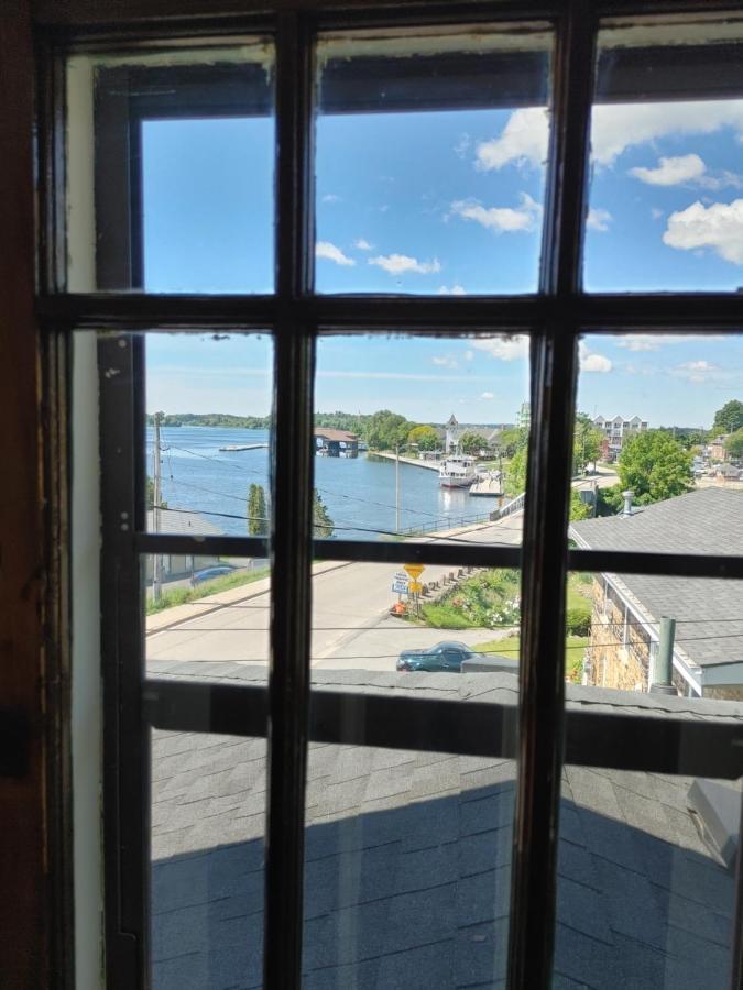 Stonewater Manor B&B Gananoque Esterno foto