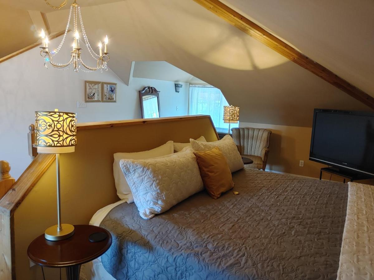 Stonewater Manor B&B Gananoque Esterno foto