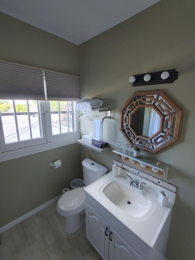 Stonewater Manor B&B Gananoque Esterno foto