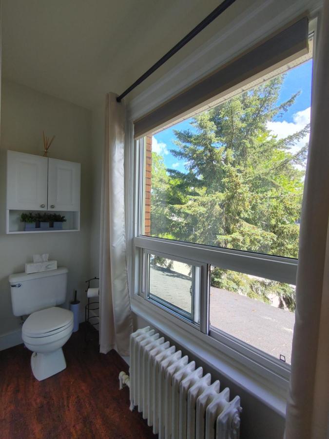 Stonewater Manor B&B Gananoque Esterno foto
