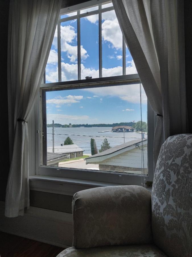 Stonewater Manor B&B Gananoque Esterno foto