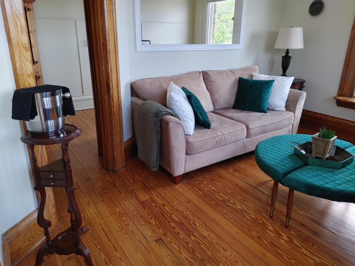 Stonewater Manor B&B Gananoque Esterno foto